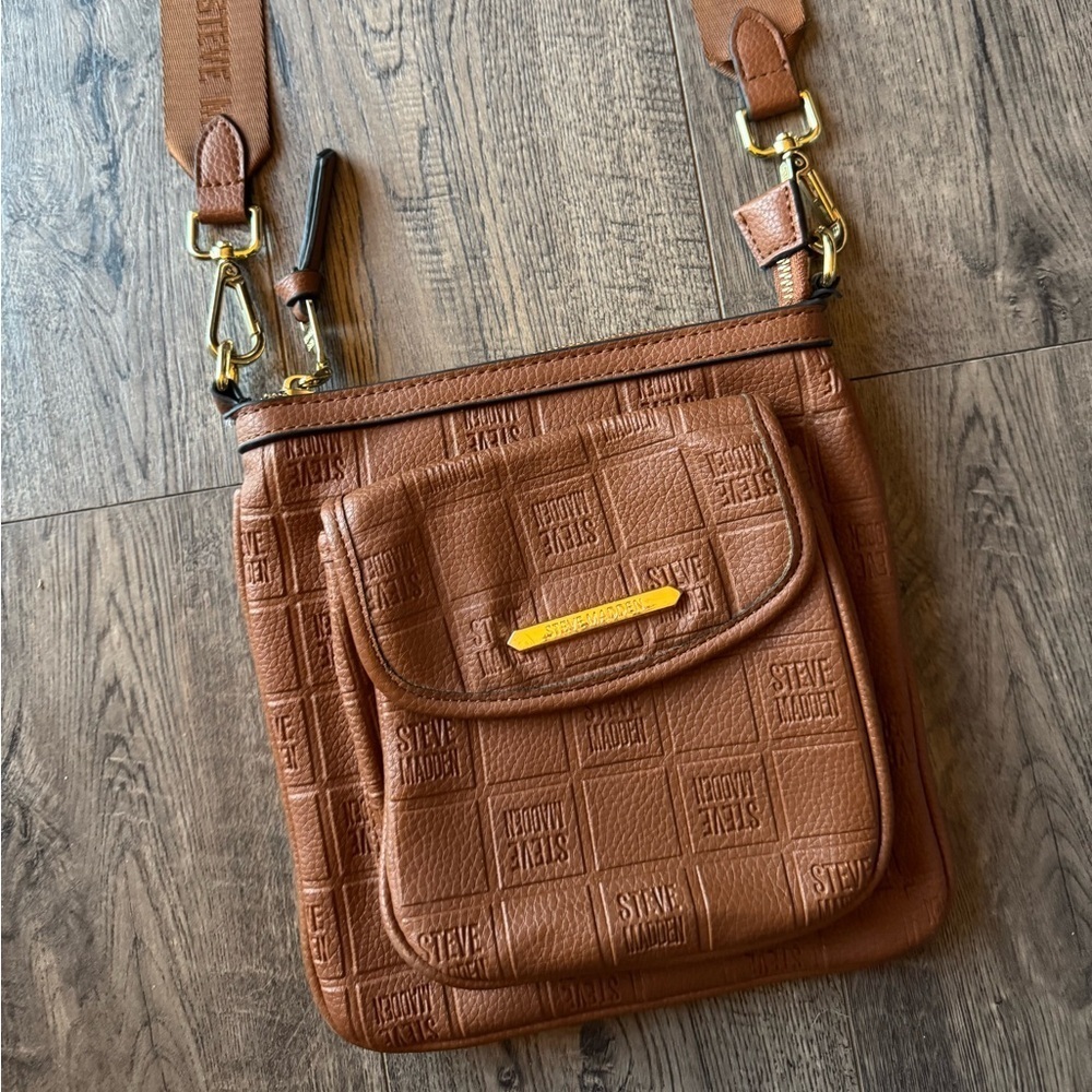 Steve Madden Pressed Logo Crossbody Bag - Picture 2 of 4